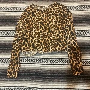 Cropped long sleeve cheetah print shirt
